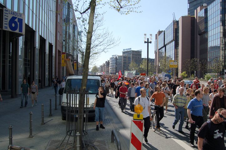 Demonstration against data retention, Frankfurt, 14 April 2007 — a crowd filling the street